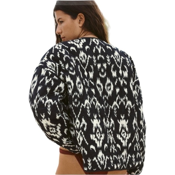 New ZARA Print Puffer Jacket With Front Patch Pockets And Side Vents - Picture 2 of 10